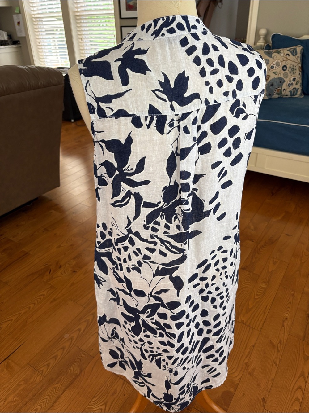 LINEN LUV Sleeveless Navy Floral Print Tunic DRESS - White & Navy. - Picture 3 of 9